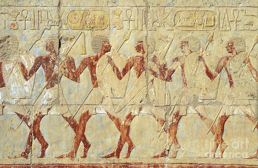 上图：主前1458年左右的壁画中的古埃及第十八王朝努比亚步兵。