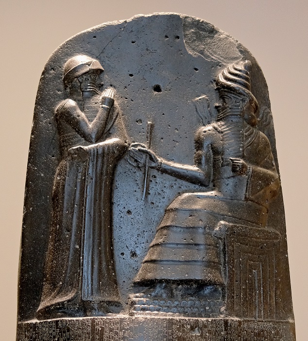 上图：汉谟拉比法典（Code of Hammurabi），是古巴比伦国王汉谟拉比（Hammurabi）约于主前1754年颁布的一部法律，现存于卢浮宫。法典第60条提到：如果人把土地租给园丁，园丁需要4年时间整治果园，到第5年地主要和园丁分红。这表明中东的果树大约到第4、5年才能成熟结果，迦南地最常见的果树包括无花果、橄榄、蜜枣、桑树。而中国的农谚是：「桃三杏四李五年，要吃苹果七八年」。