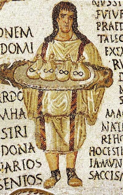 上图：主后3世纪马赛克画上的罗马管家，他捧着几个钱袋子，每个袋子里是1000得拿利乌（Denarius）银币。