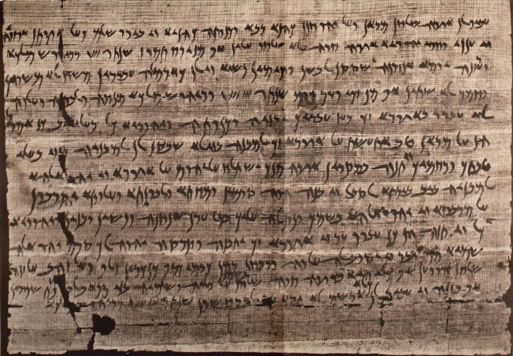 上图：伊里芬丁蒲纸卷（Elephantine papyri，又称象岛古卷）中的一封信，要求在伊里芬丁重建犹太会堂。伊里芬丁蒲纸卷是一批于1903年在埃及尼罗河上的象岛（伊里芬丁岛）找到的亚兰文蒲纸卷。古卷所描述的是以斯拉、尼希米时代以及更早的时期，即主前第五世纪末波斯帝国边区的情况。象岛是当时犹太人侨居埃及的一个社区，亚兰文在波斯时代是外交和贸易的主要语文，成为犹太人的日常语言。 很多圣经上记载的风俗和名称，都在这些文字里找到了详尽说明。其中一份主前419年波斯王大流士二世所颁布的诏书，谕令犹大人守逾越节，佐证了《以斯拉记》中所载波斯王赋予以斯拉权柄推行犹太律法。 古卷亦显示尼希米的对头参巴拉在主前407年已届高龄，与尼希米在主前445年「亚达薛西王二十年」（尼二1）回归耶路撒冷一致。
